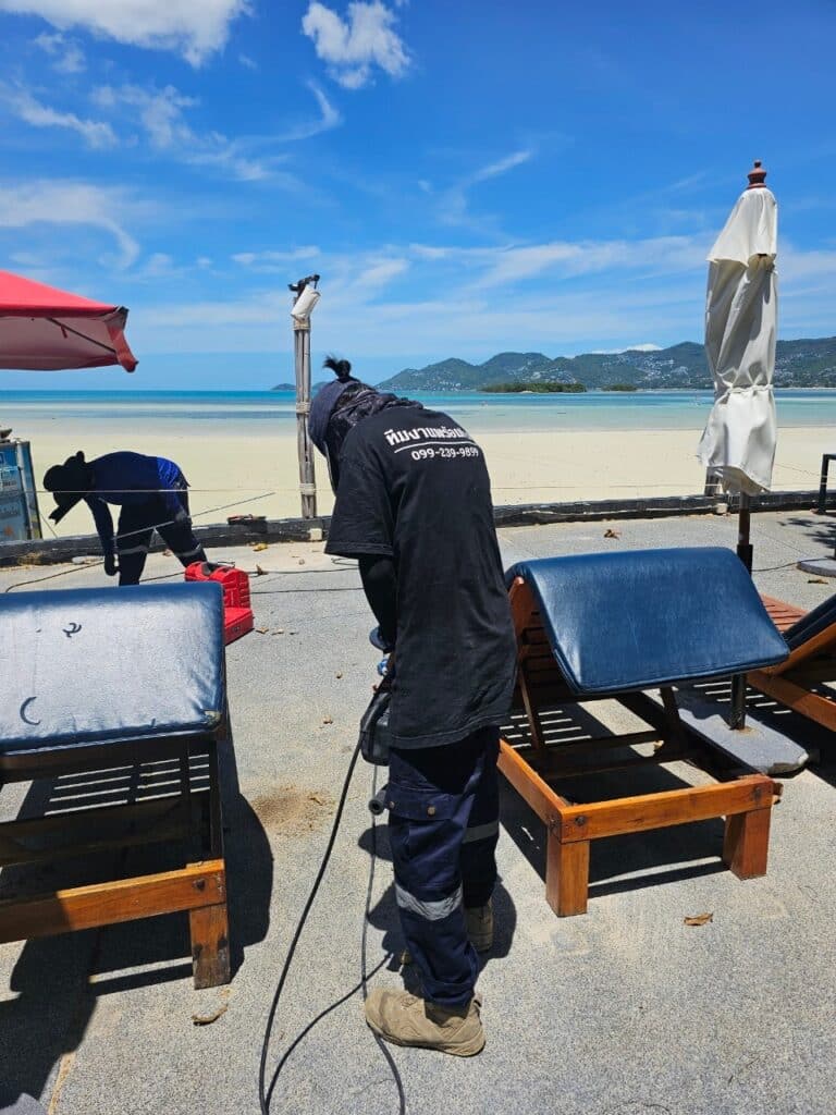 PU Form ซ่อมพื้นคอนกรีตทรุดลานพักผ่อนริมชายหาด